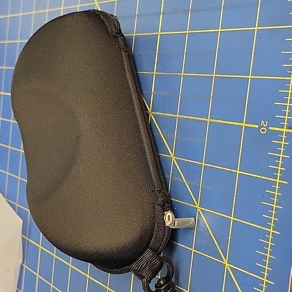 Half Moon Shape Zip up Nylon Plain Glasses Eyeglasses Case Box Black w Hookv - Picture 4 of 6